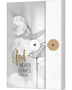 Notizbuch mit Knopf - God never leaves your side